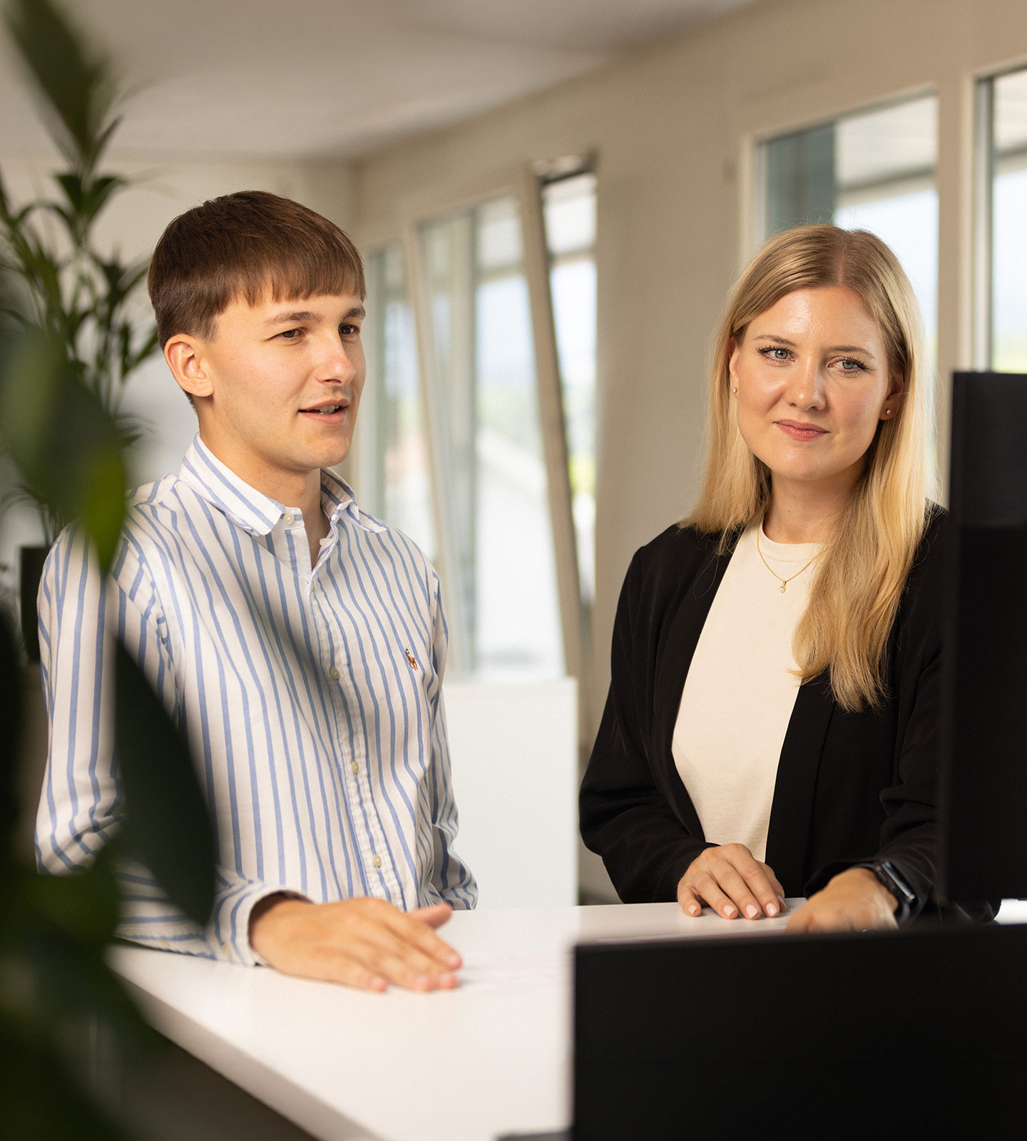 Team von Express Design im Austausch mit einem Berner Unternehmen